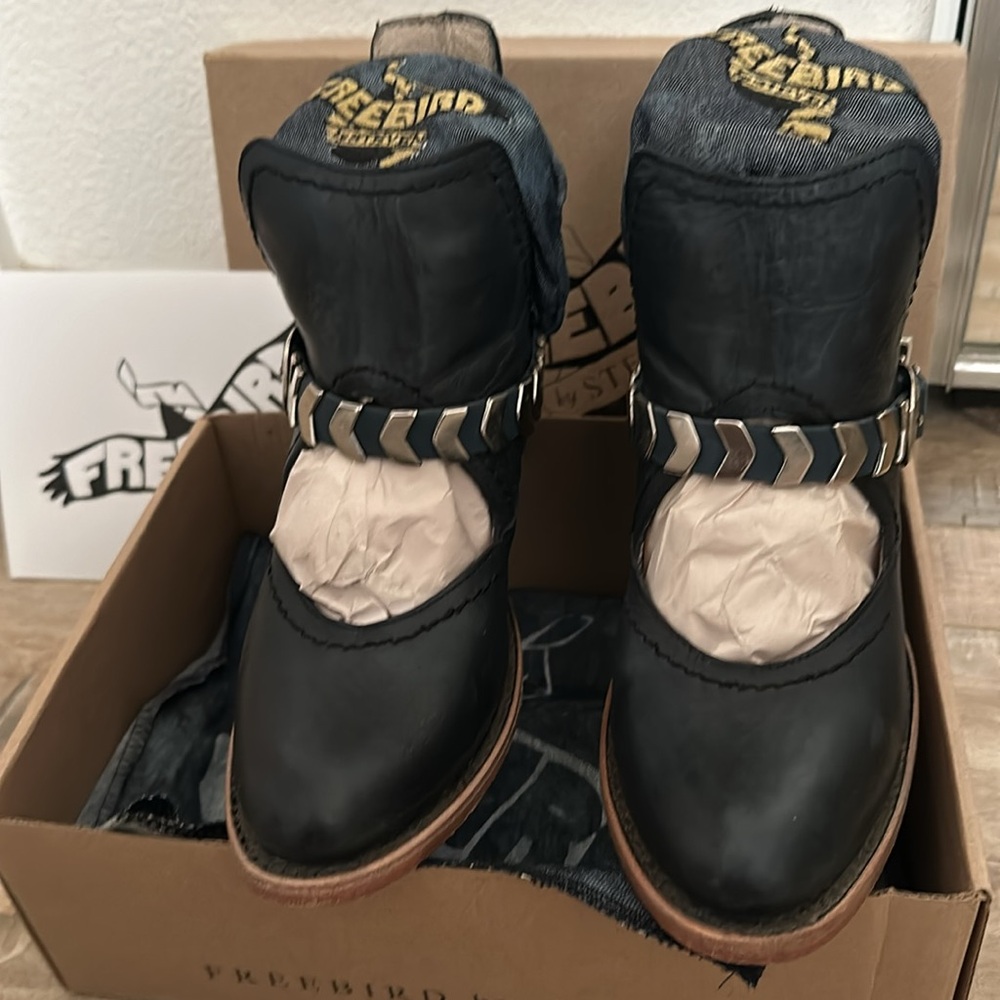 Freebird Navy Blade Leather Boots size 8- Original Box - Picture 6 of 13